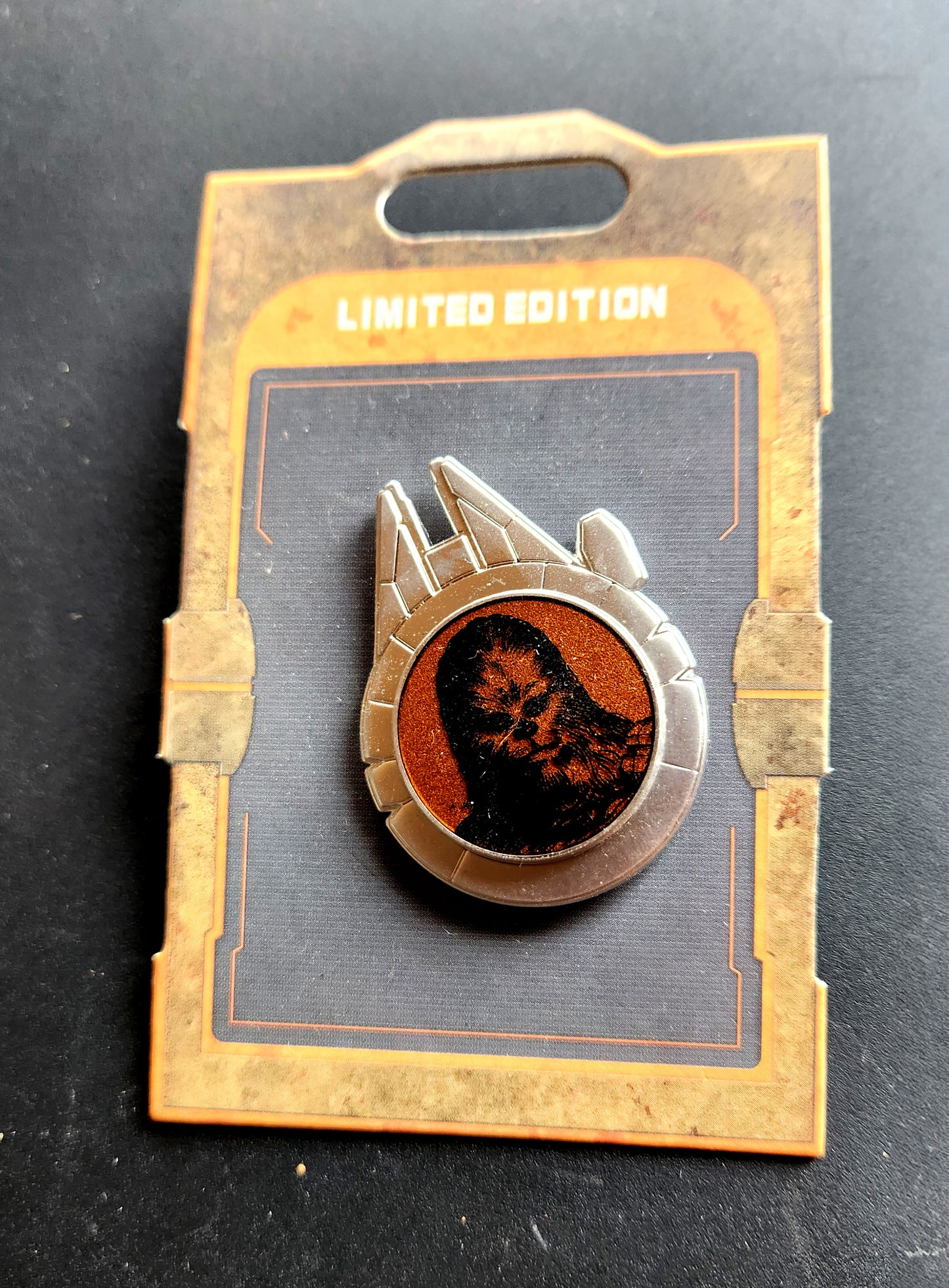 Disney Pin Star Wars™ Galaxy's Edge - Resistance Reveal Chewbacca Limited Edition