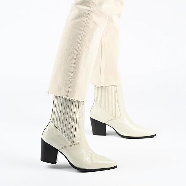 Journee Signature Women's Markka Chelsea Boot Off White Size 10