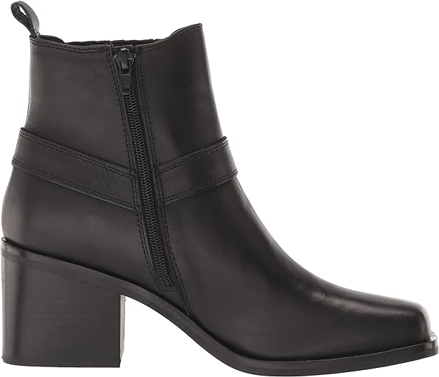 Steve Madden Women's Wells Snip-Toe Chelsea Ankle Boots  Color Black Leather Size 8.5M