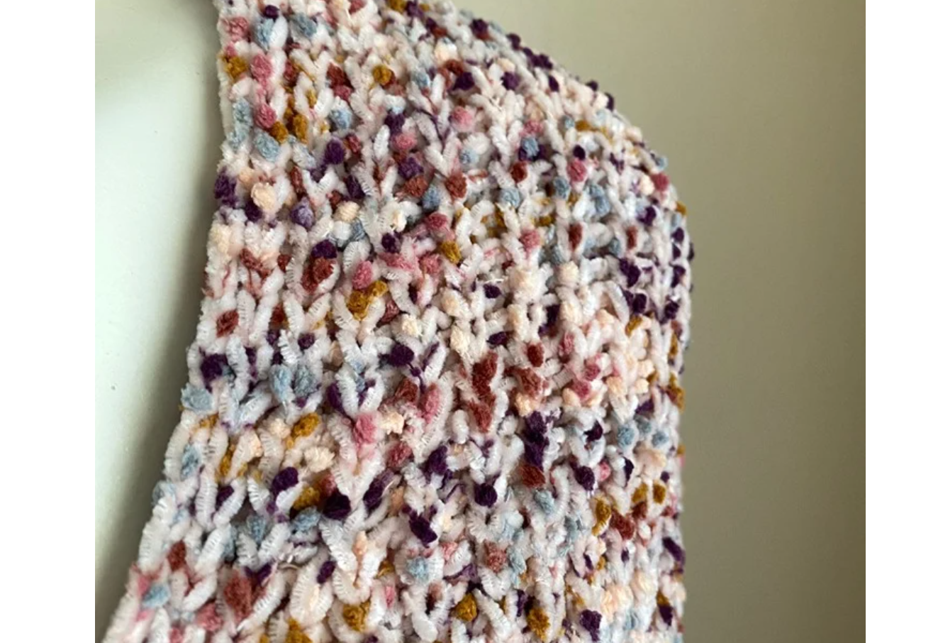 No Comment Women's Colorful Fuzzy Yarn Knit V-Neck Sweater Color Chunky Rainbow Size XL