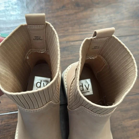 DV Dolce Vita Women's Villa Chelsea Lug Boots Light Tan Size 6.5