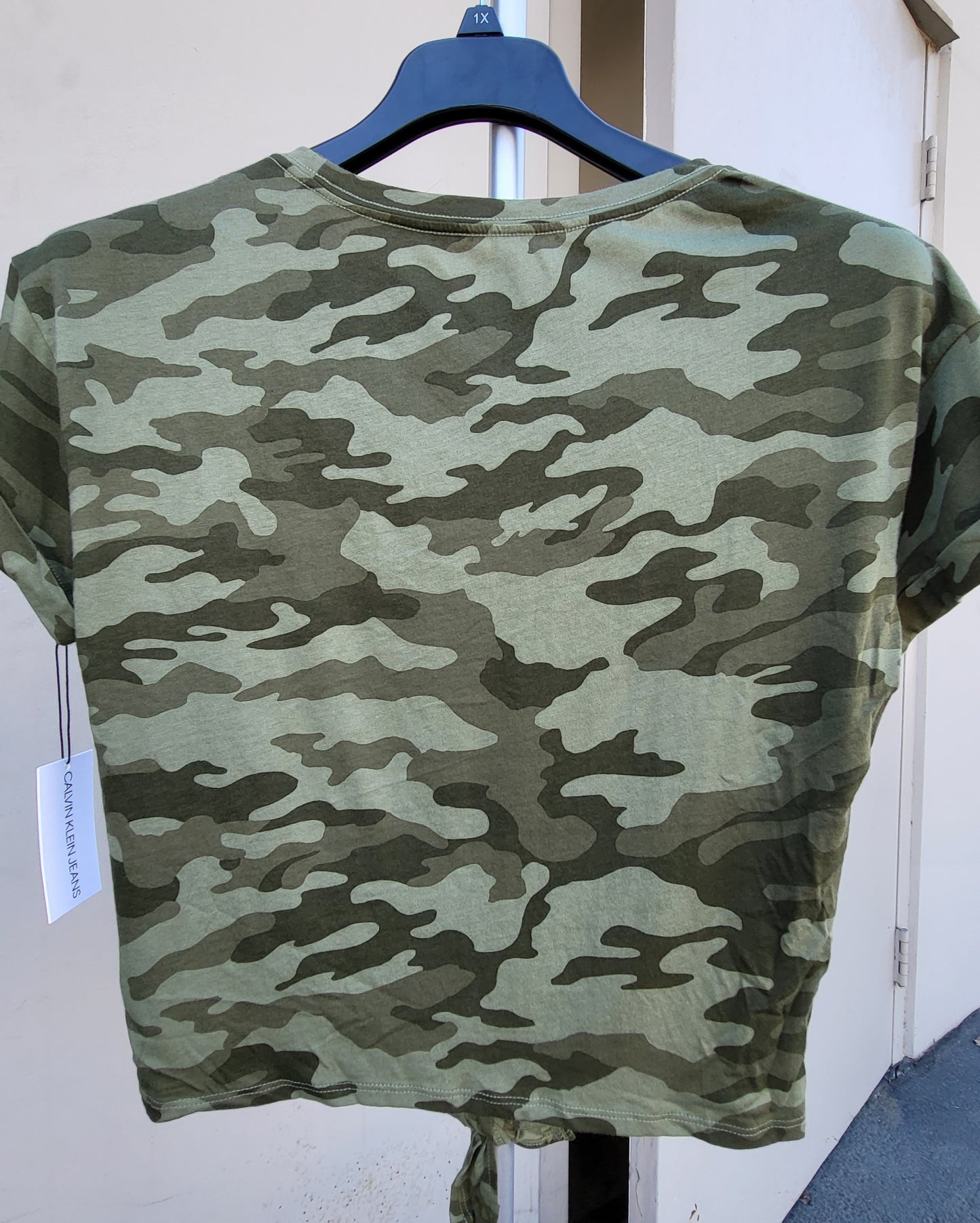 Calvin Klein Jeans Women's Camo-Print T-Shirt Color Camo Bonsai Size S