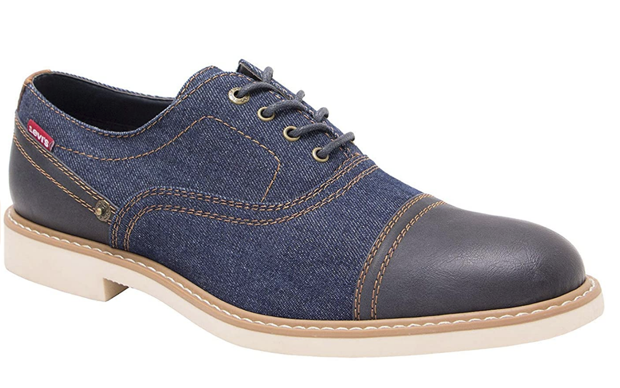 Levi's Men's Casual Essex Denim Oxford Color: Navy Size: 7M
