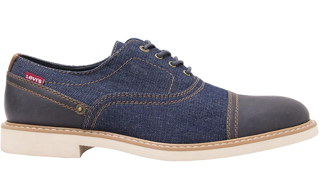 Levi's Men's Casual Essex Denim Oxford Color: Navy Size: 7M