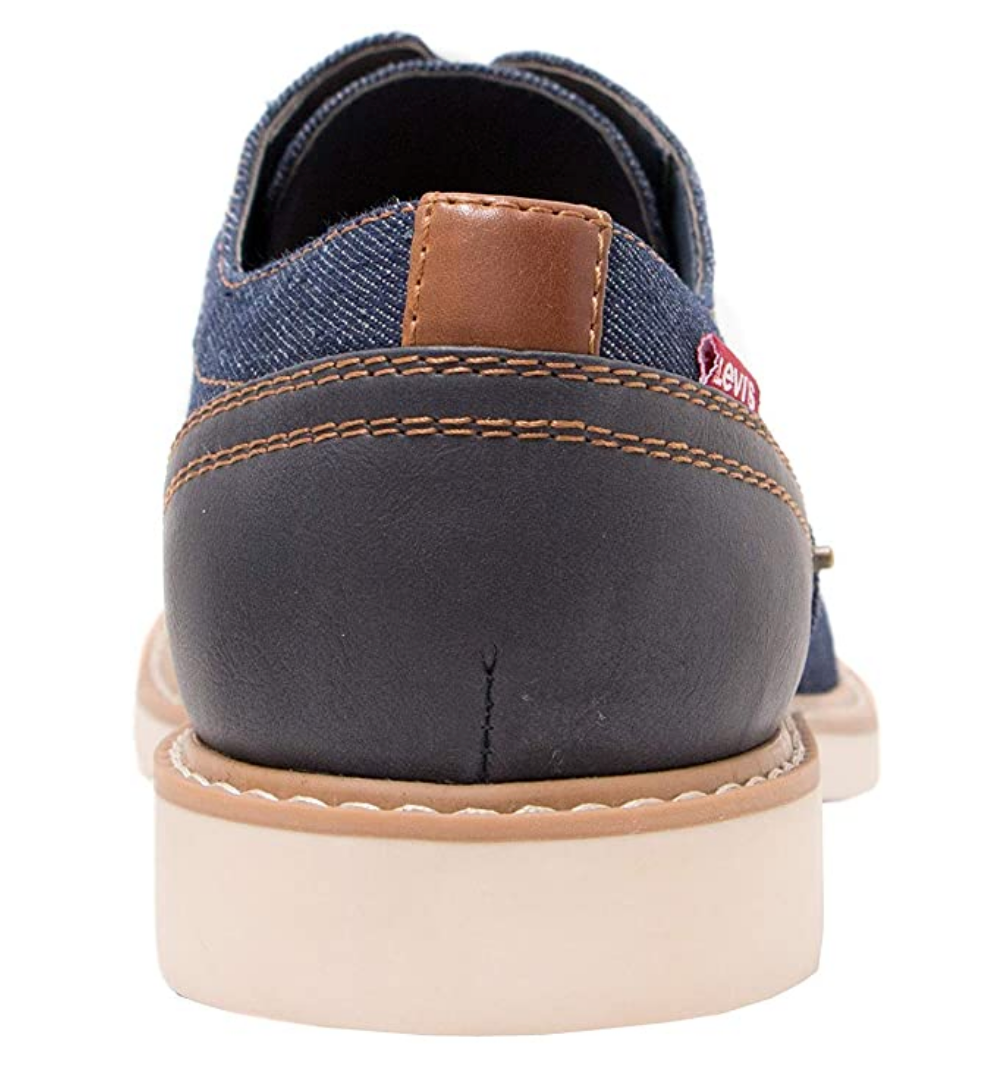 Levi's Men's Casual Essex Denim Oxford Color: Navy Size: 7M