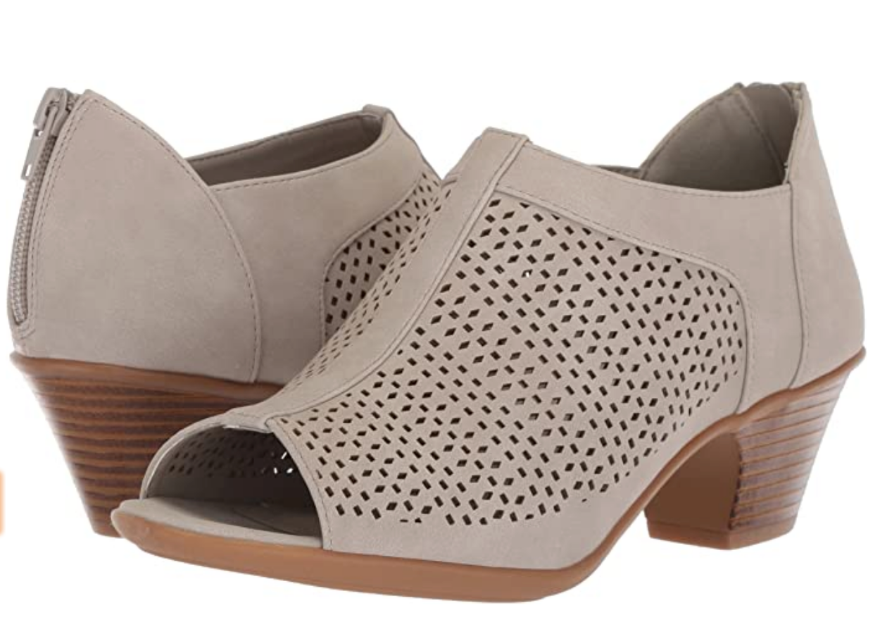 Easy Street Women's Steff Ankle Boot Size 6.5W