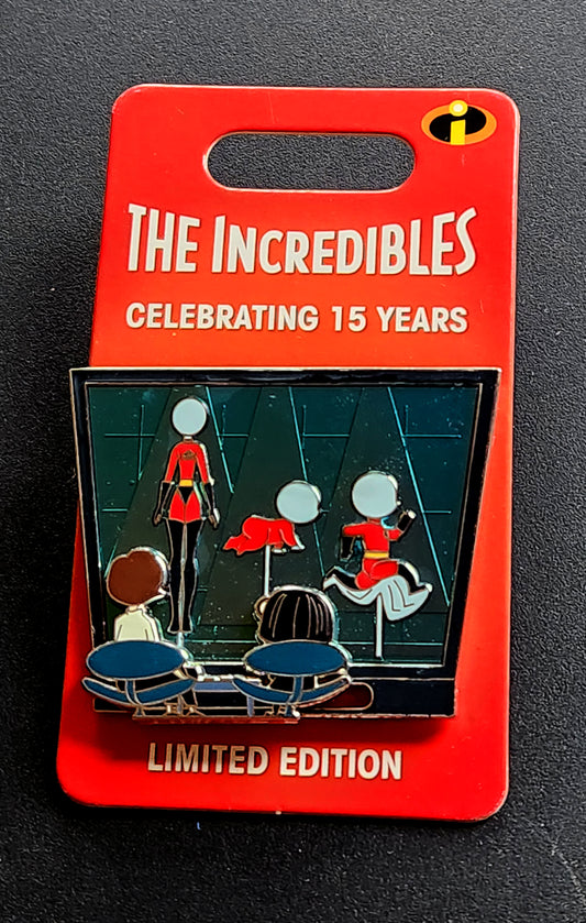 Disney Pin Helen & Edna Lair Super Suit The Incredibles 15th Anniversary