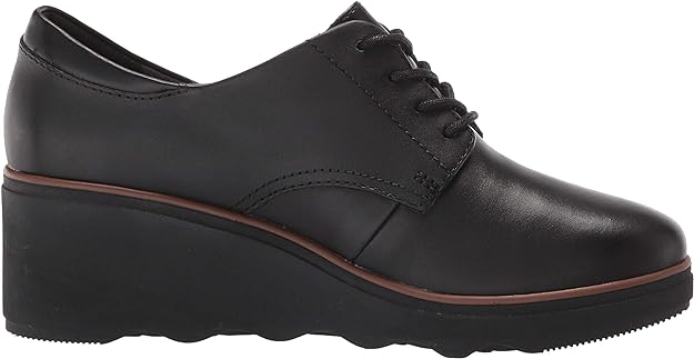 Clarks Women's Mazy Hyannis Oxford  Color Black Leather Size 6.5M