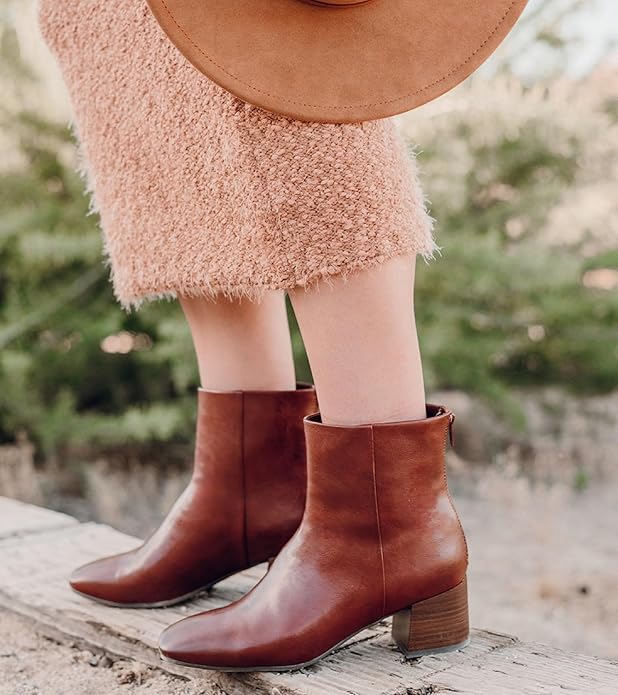 Baretraps Women's Bessie Block Heel Booties  Bloodstone Size 7