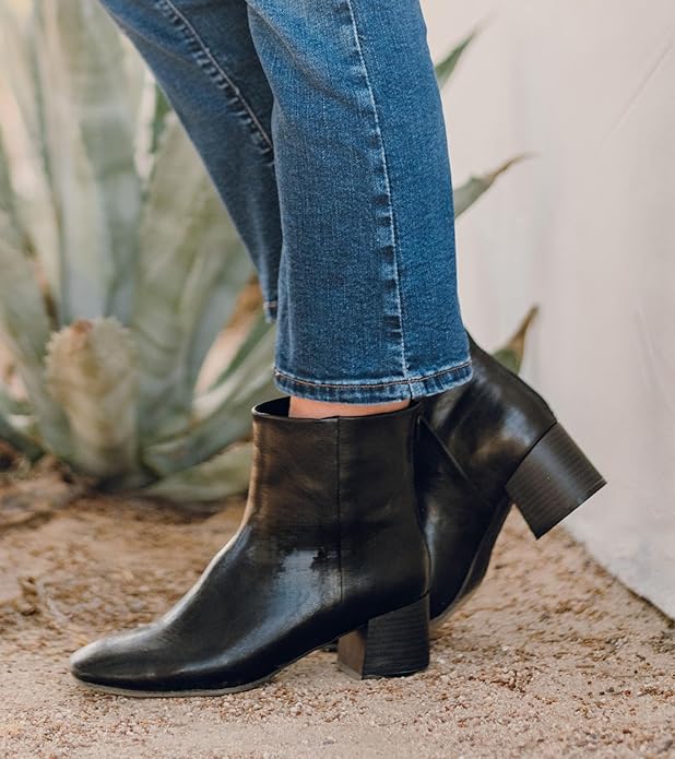 Baretraps Women's Bessie Block Heel Booties  Black Size 9.5