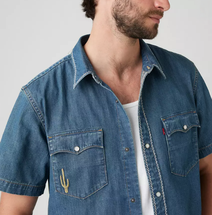 Levi's Men's Short Sleeve Relaxed-Fit Western Denim Shirt  Huckleberry Desert Size M