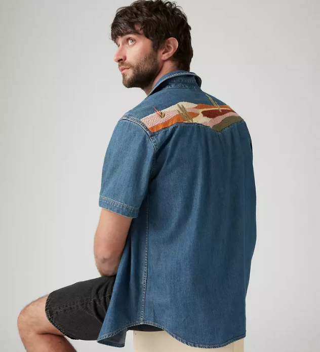 Levi's Men's Short Sleeve Relaxed-Fit Western Denim Shirt  Huckleberry Desert Size M