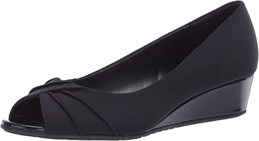 Bandolino Women's Caddia Pumps  Color Navy Size 9.5M