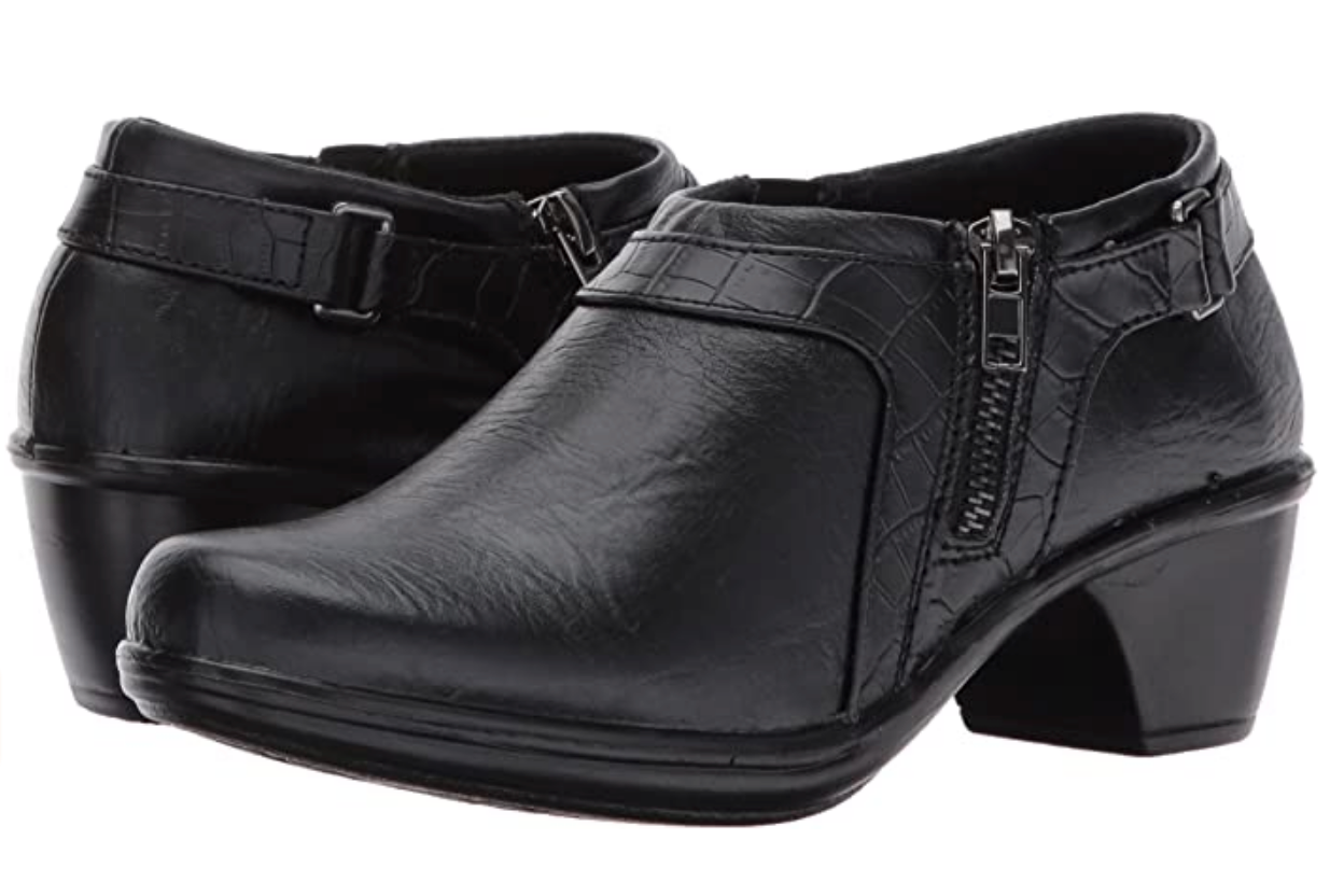 Easy Street Women's Devo Ankle Bootie, Black/Crocodile