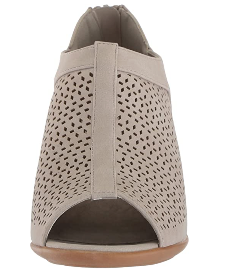 Easy Street Women's Steff Ankle Boot Size 6.5W