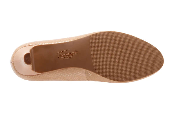 Trotters Women's Fishnet Anti-Microbial Slip On Pumps Color Nude Size 5.5M