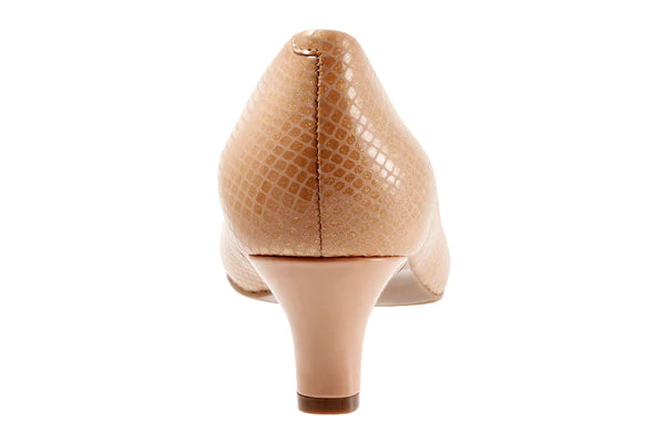 Trotters Women's Fishnet Anti-Microbial Slip On Pumps Color Nude Size 5.5M