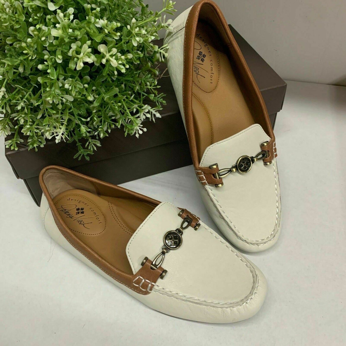 Patricia Nash Trevi Leather Moccasin Flat Slip On  Color Ivory/Tan Size 6.5M