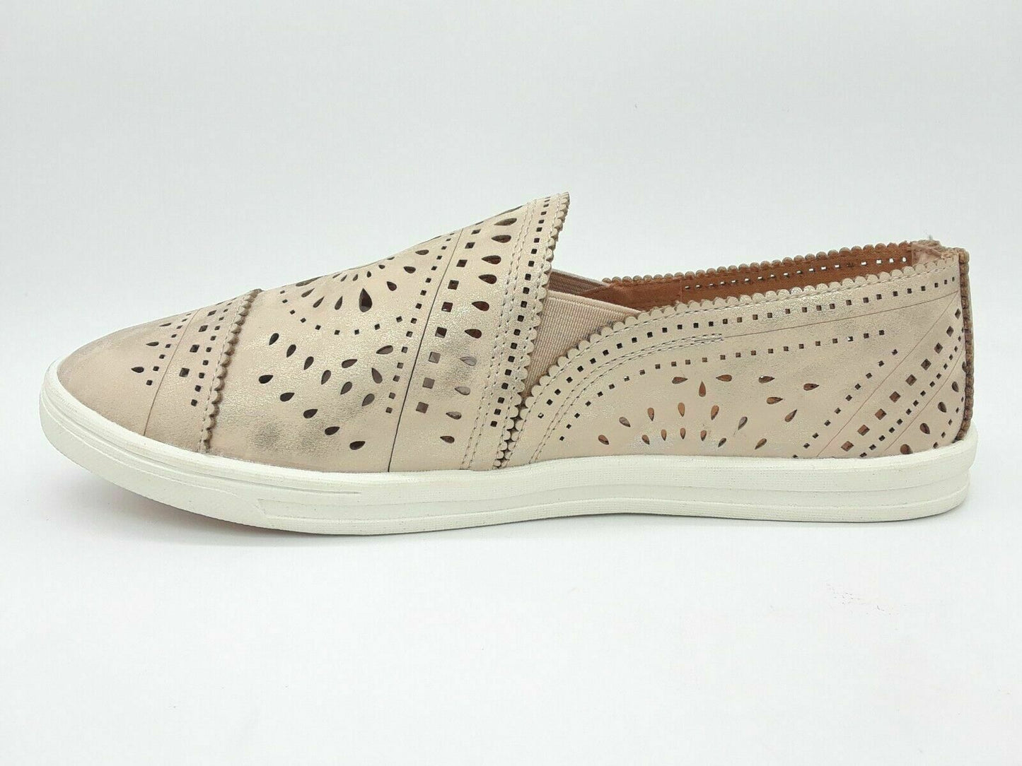 American Rag Ashanne Slip On Flats Platino