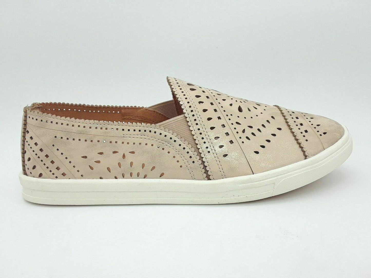 American Rag Ashanne Slip On Flats Platino
