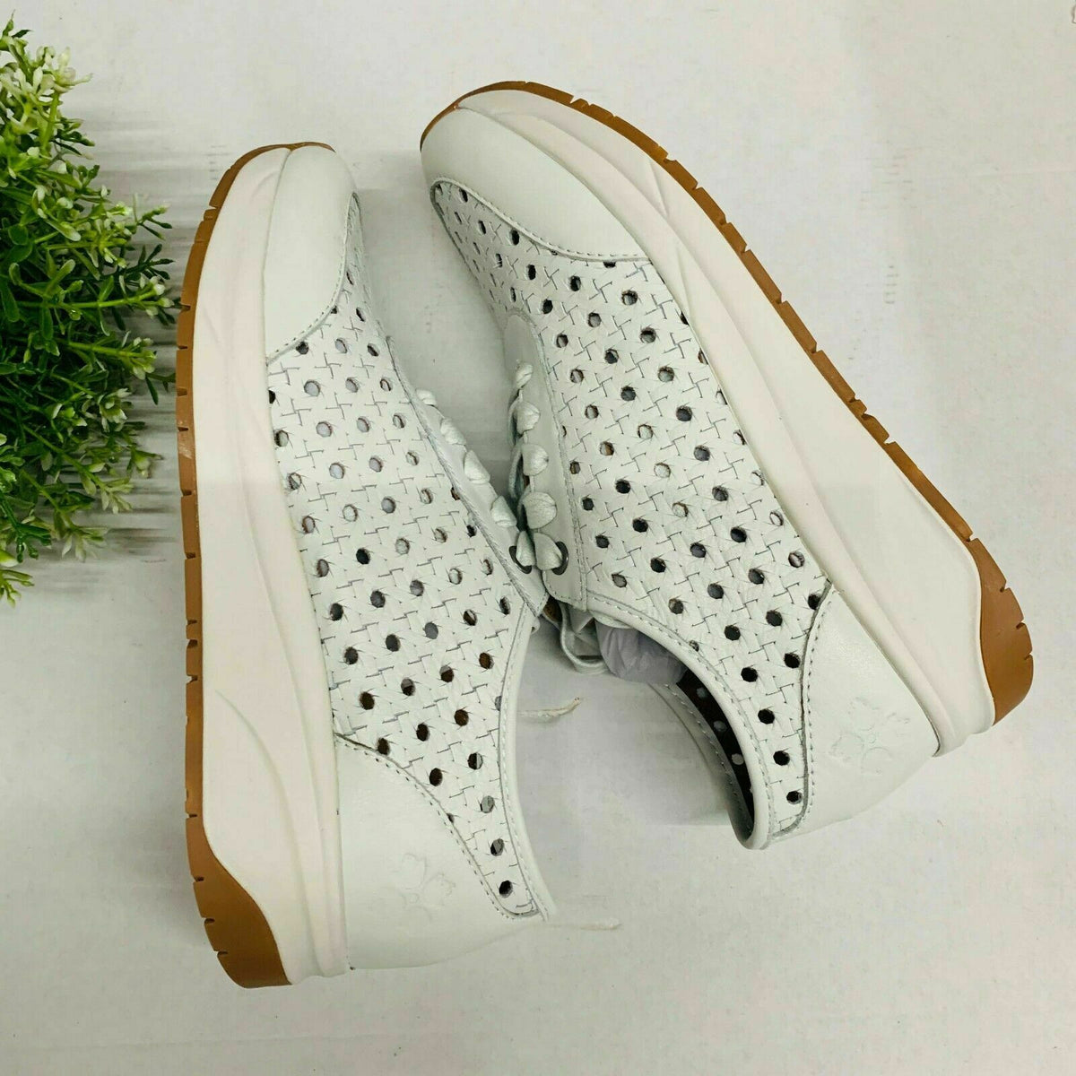 Patricia Nash Milla Sneakers Women's Shoes 051LEA-WHT White